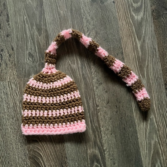 Hand made newborn girl hat - Picture 2 of 2
